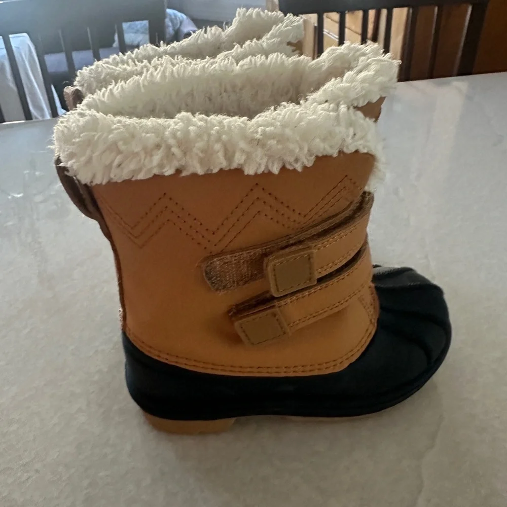 Target Cat & Jack Tan and Black Kids Snow Boots